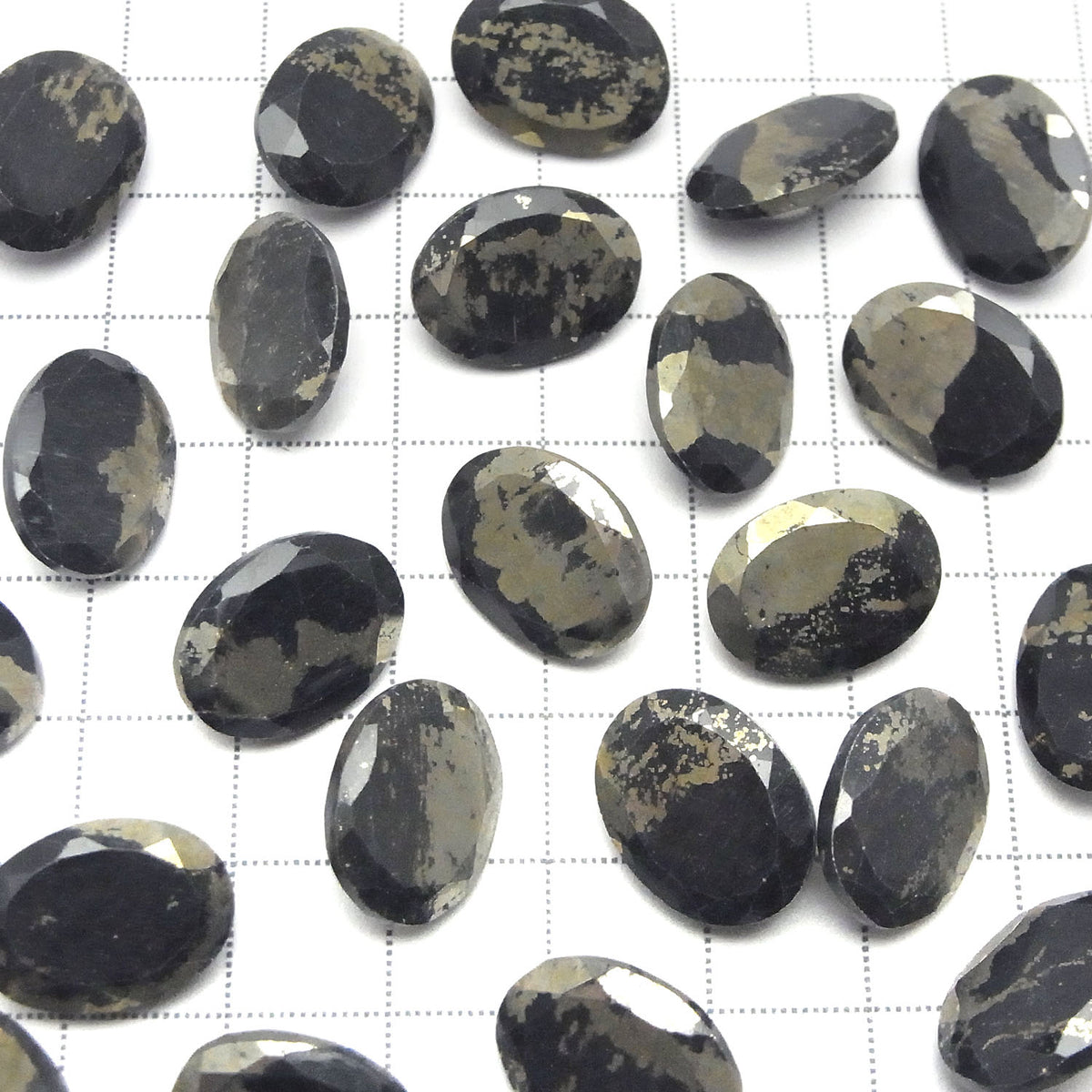 矩陣黃鐵礦橢圓刻面 16x12mm 1顆