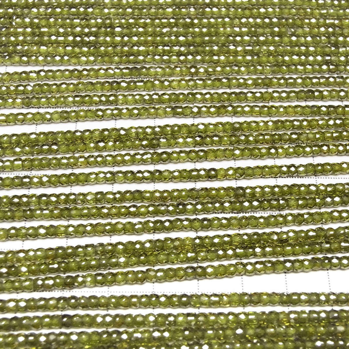 高品質！立方氧化鋯 AAA 刻面紐扣扁珠 3x3x2mm [綠色] 1串珠子 (約15英寸/36公分)