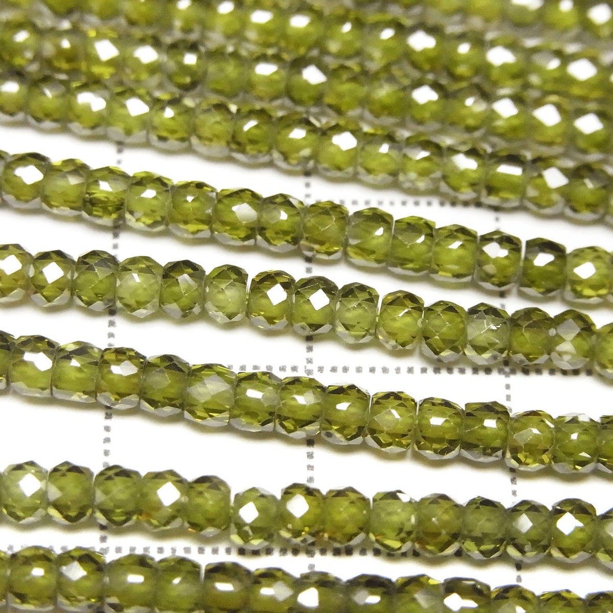高品質！立方氧化鋯 AAA 刻面紐扣扁珠 3x3x2mm [綠色] 1串珠子 (約15英寸/36公分)