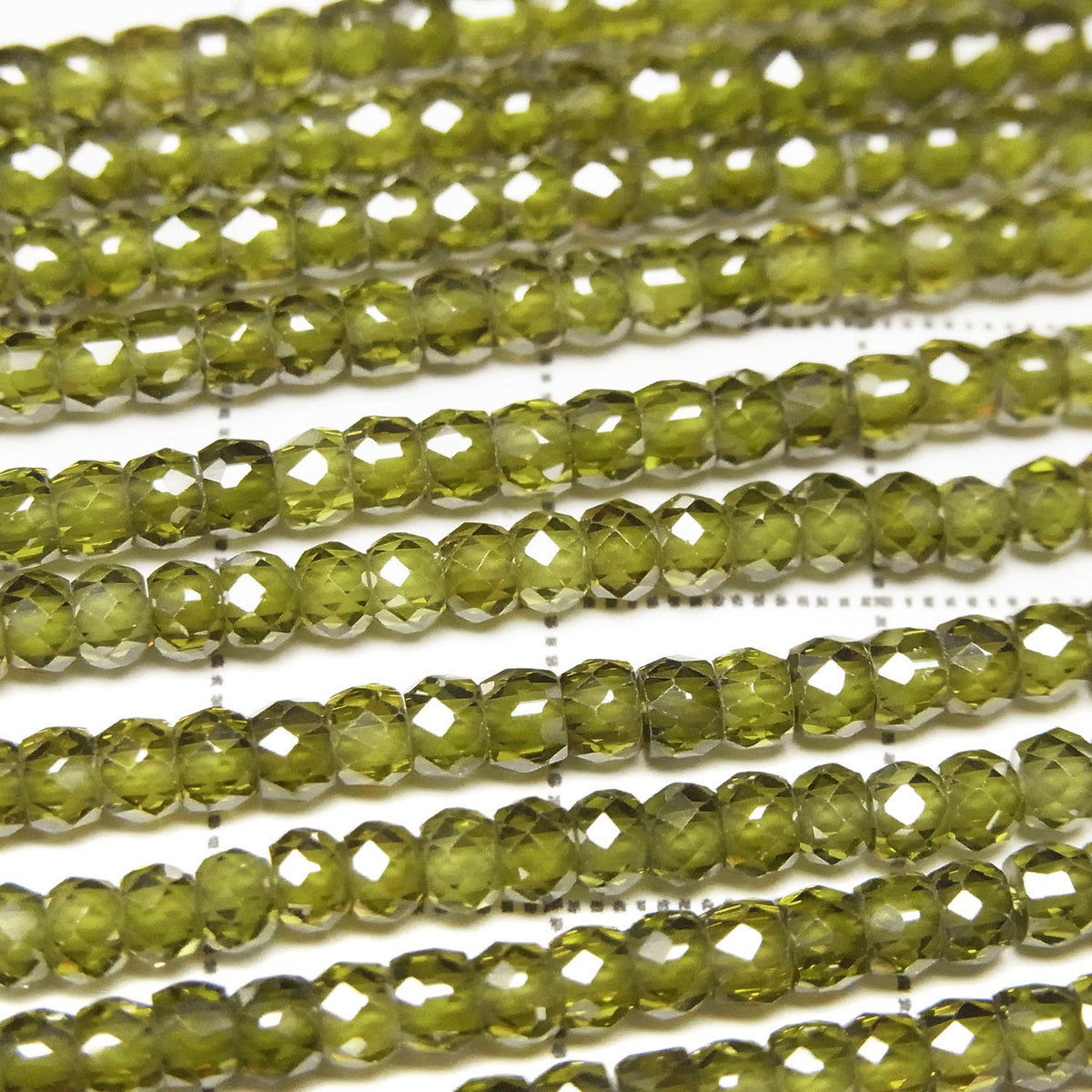 高品質！立方氧化鋯 AAA 刻面紐扣扁珠 3x3x2mm [綠色] 1串珠子 (約15英寸/36公分)