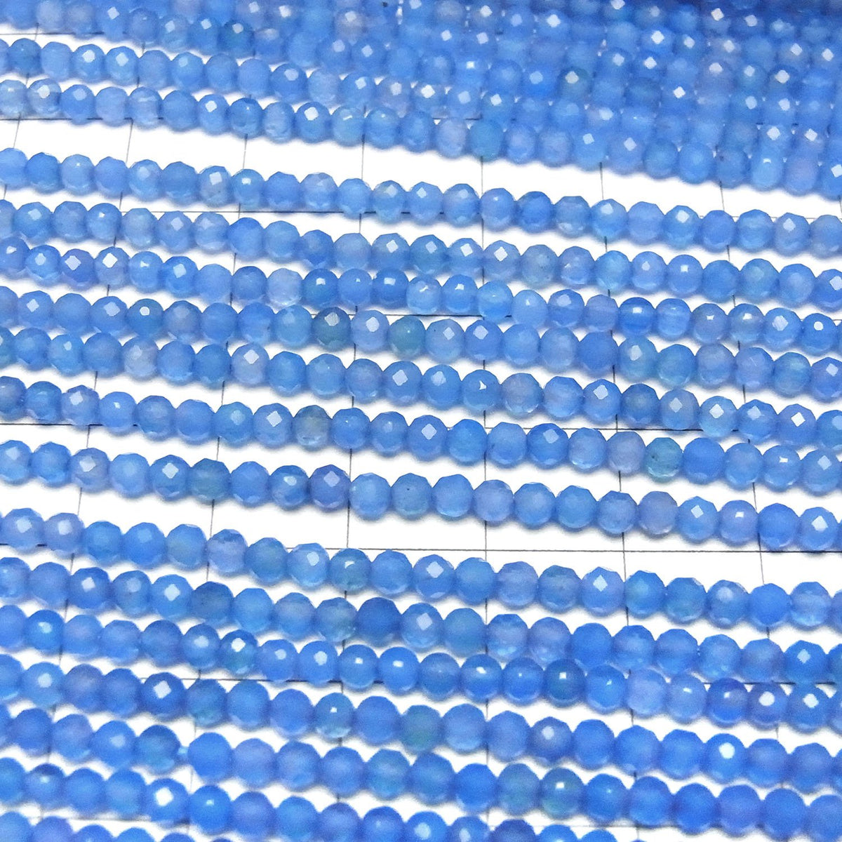 Haute qualité ! Agate bleue AAA à facettes rondes 3mm 1fil de perles (env. 37cm)