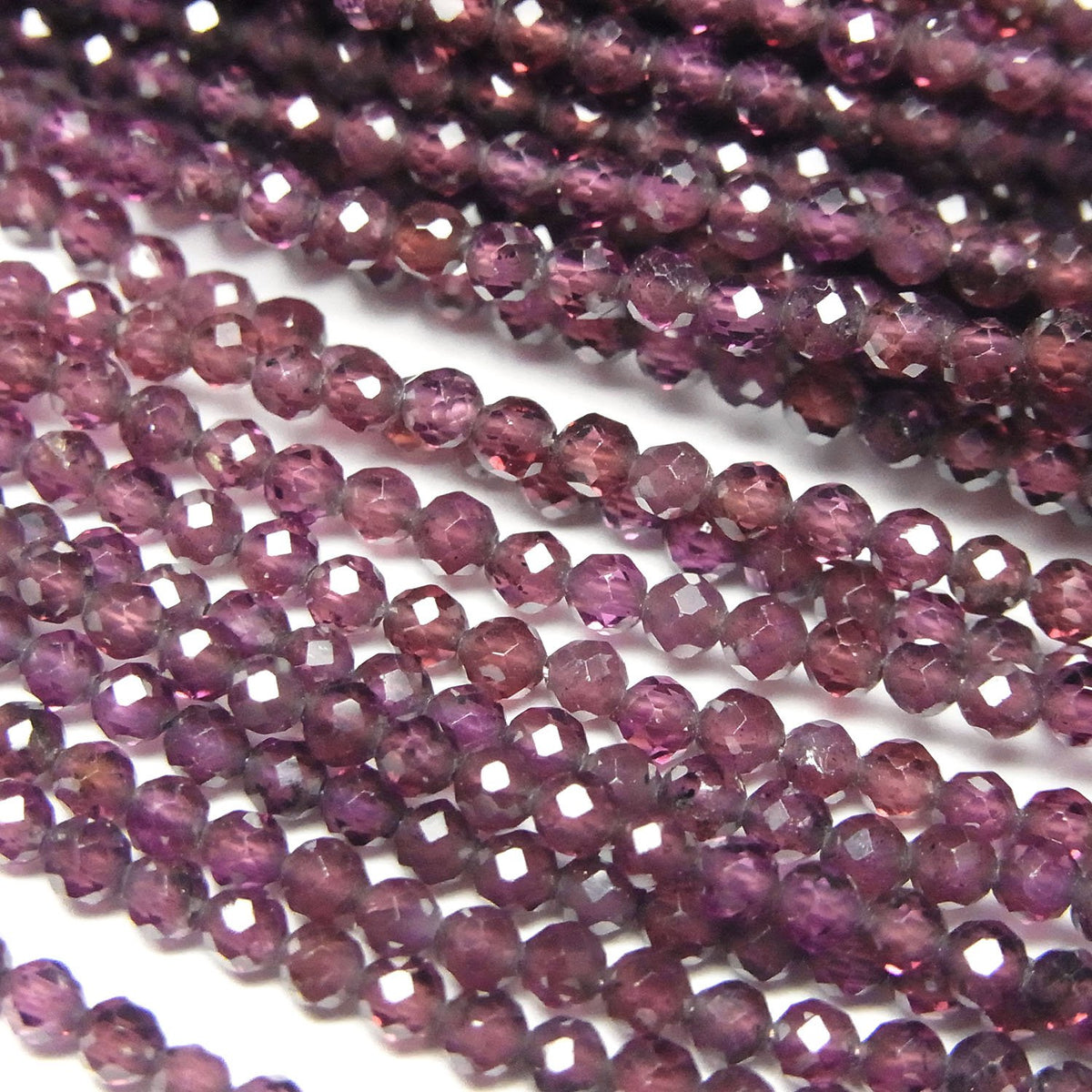 De haute qualité ! Collier en grenat indien rond à facettes AAA de 2 mm