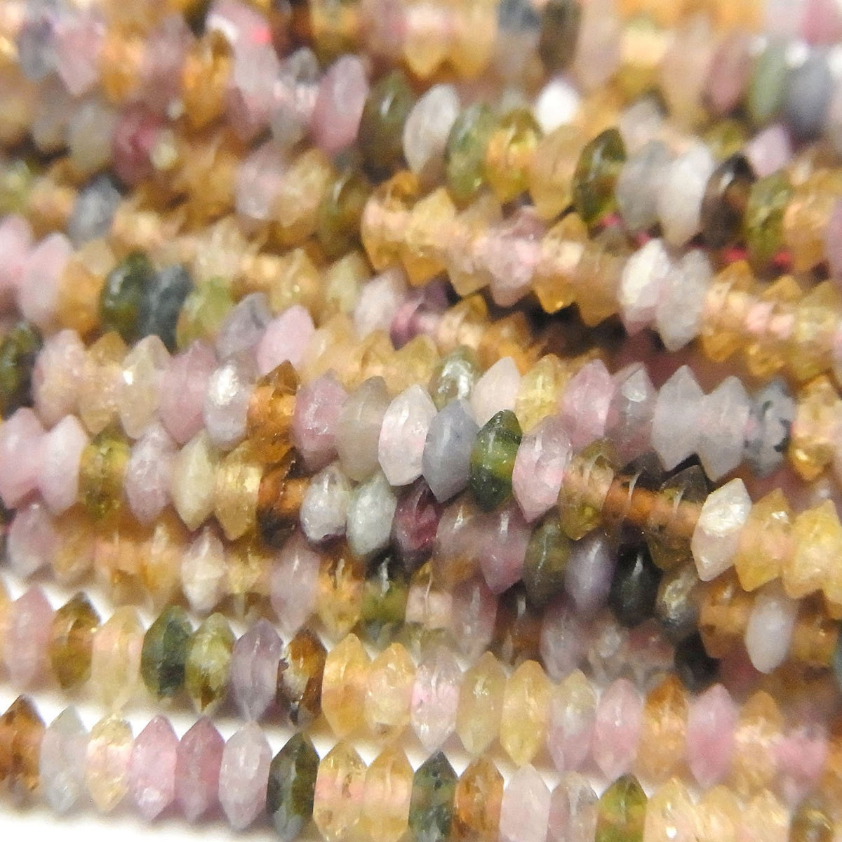 1Strang 12,99 $! Mehrfarbiger Mondstein AA++ Facettierte Knopf-Rondelle 3x3x1,2mm 1Strang Perlen (ca. 13 Zoll / 32 cm)