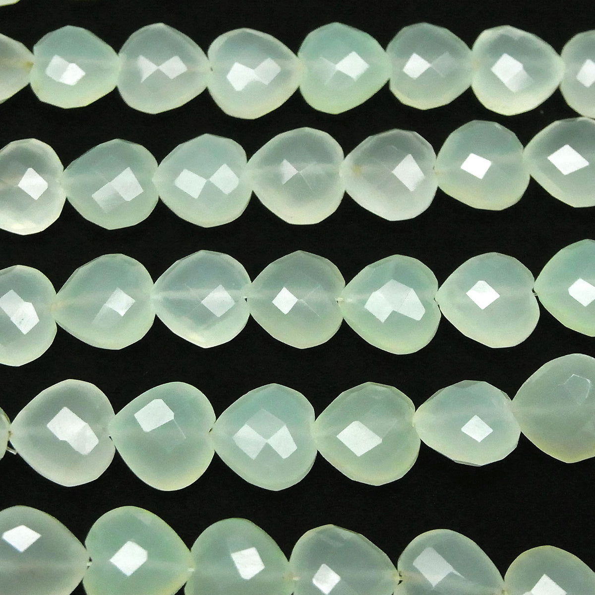 Calcédoine vert clair AAA, coupe cœur à trou vertical 10x10mm, demi ou 1 fil de perles (env. 6 pouces / 16cm)