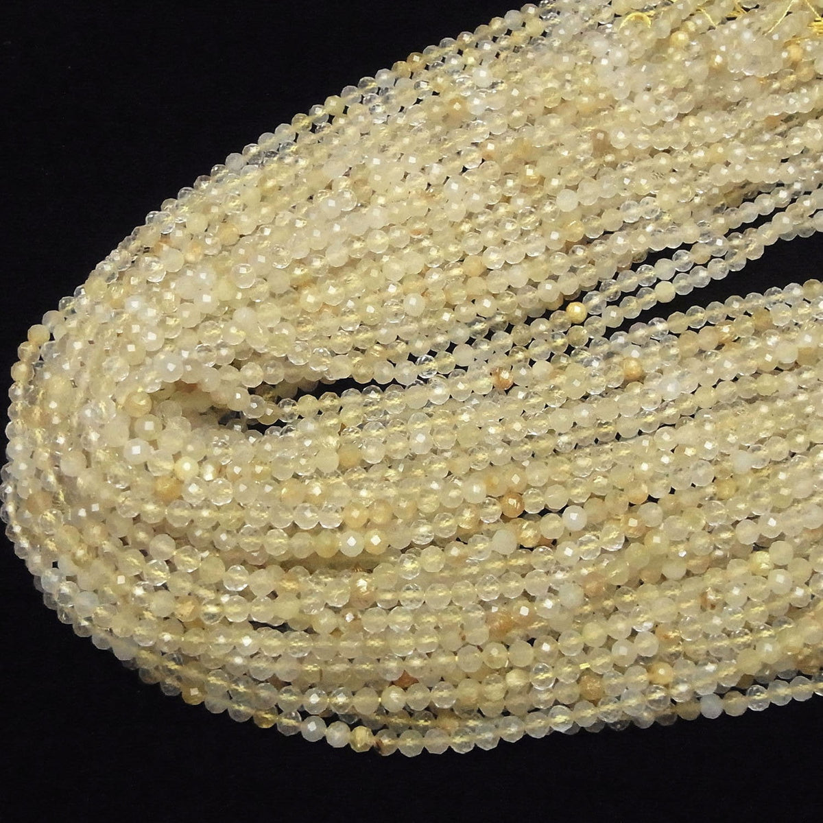 Haute qualité ! Quartz rutile AA++ facetté rond 4mm, 1 fil (environ 15 pouces / 37 cm)
