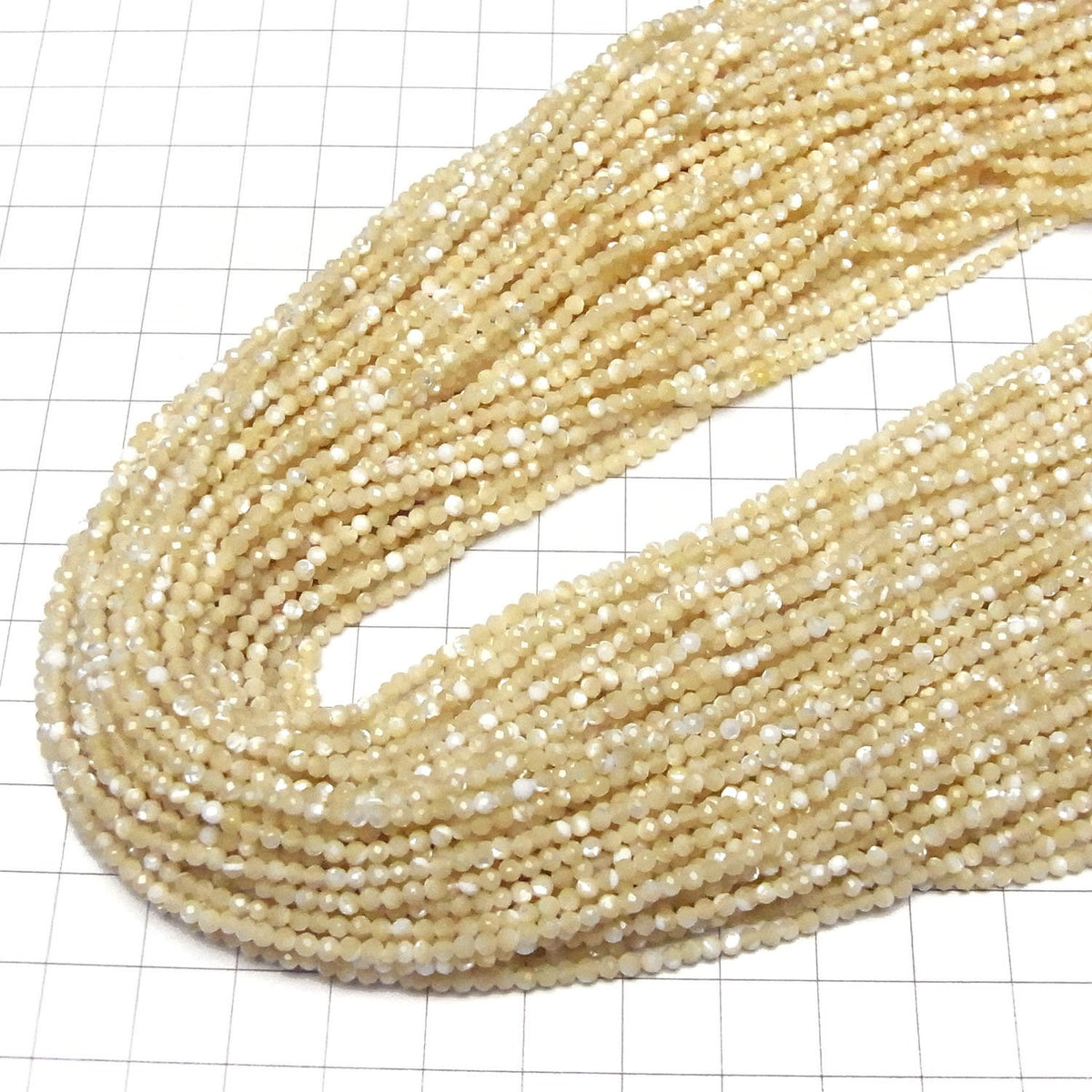 Haute qualité ! Nacre MOP beige facettée ronde perles de 2 mm (environ 15 pouces / 36 cm)