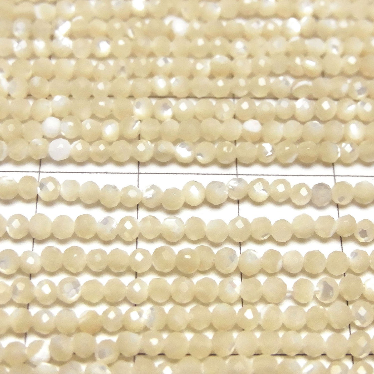 Haute qualité ! Nacre MOP beige facettée ronde perles de 2 mm (environ 15 pouces / 36 cm)