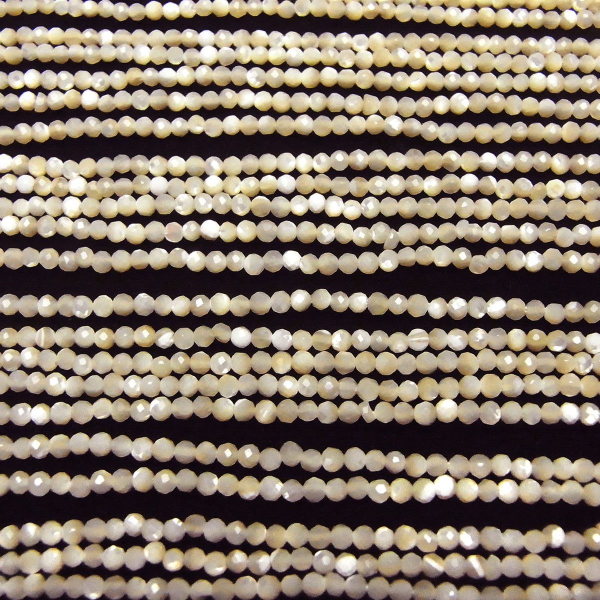 Haute qualité ! Nacre MOP beige facettée ronde perles de 2 mm (environ 15 pouces / 36 cm)