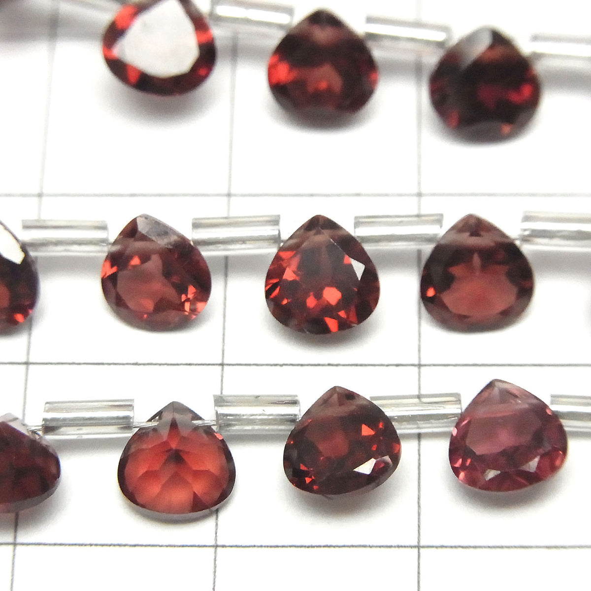 Grenat du Mozambique de haute qualité AAA Châtaigne Facetté 6x6mm 1 fil de perles (18 pièces)