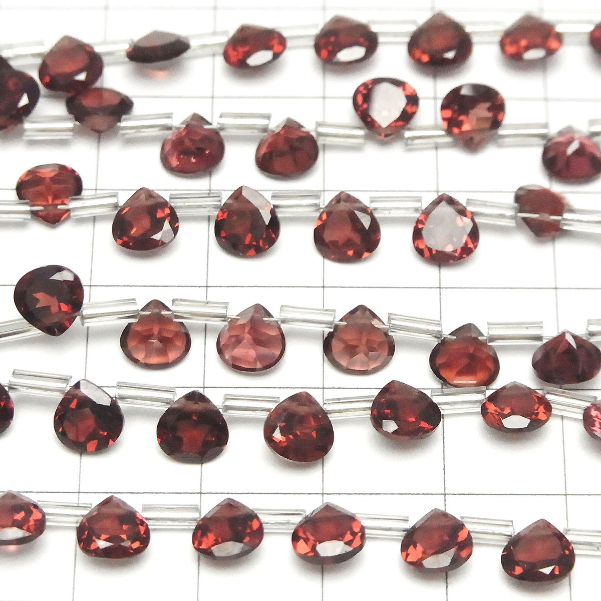 Hochwertiger Mosambik Granat AAA Kastanien-facettiert 6x6mm 1Strang Perlen (18Stücke)