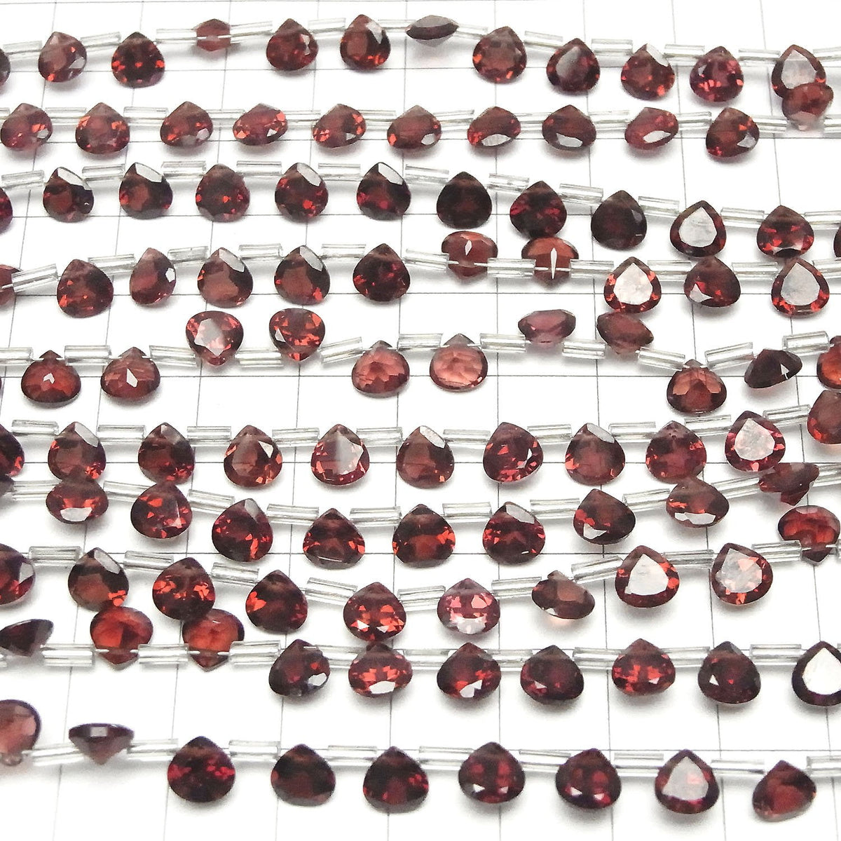 Hochwertiger Mosambik Granat AAA Kastanien-facettiert 6x6mm 1Strang Perlen (18Stücke)
