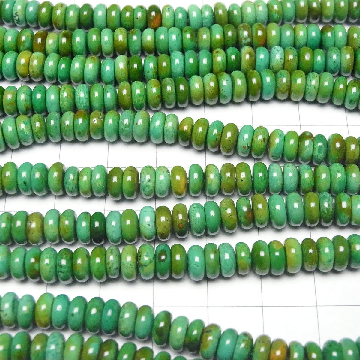 菱鎂礦松石圓餅珠 6x6x3公釐 [綠色] 1串珠 (約15英吋/36公分)