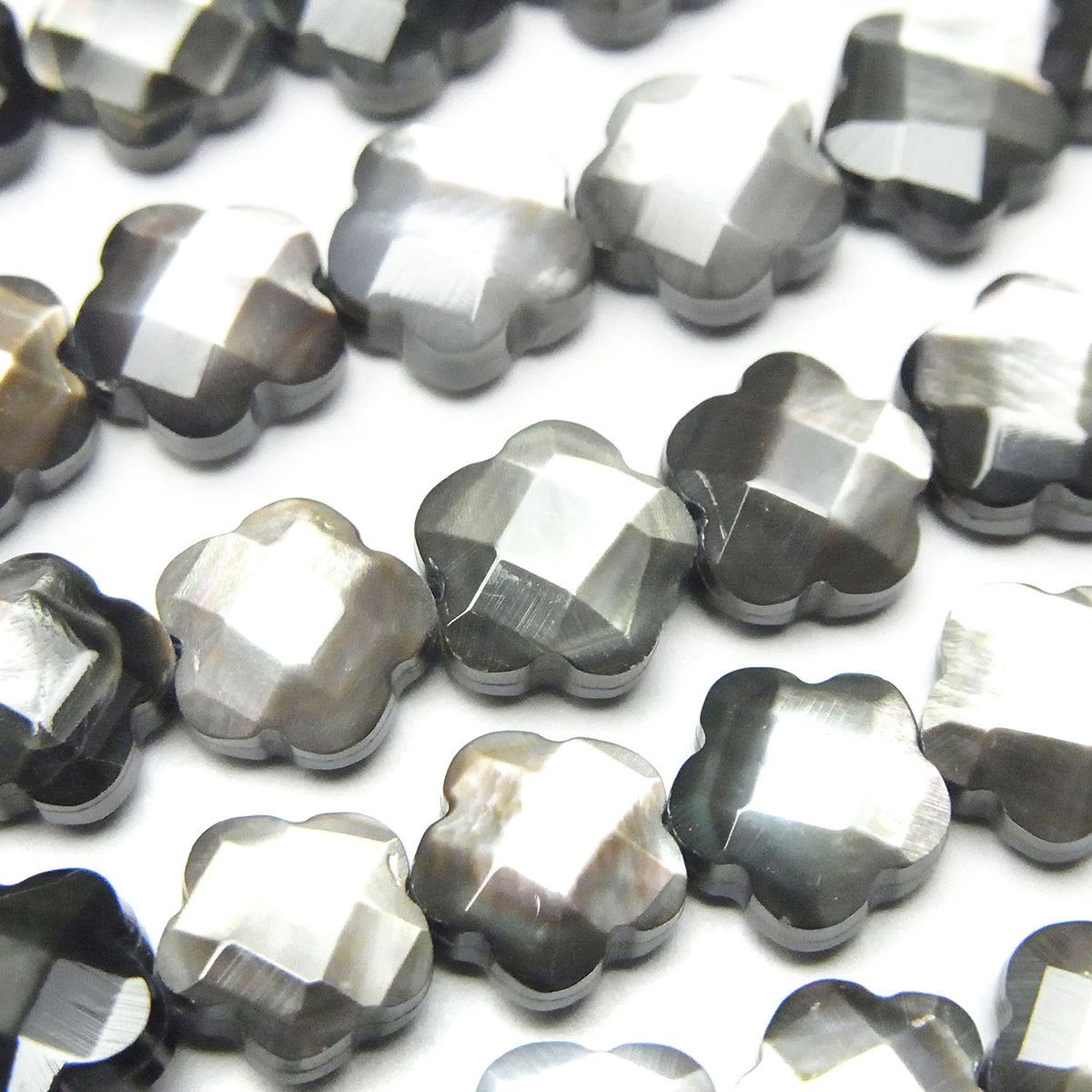 Perles en coquillage noir de haute qualité (facettées) 8 x 8 x 4 mm, demi-fil ou 1 fil (environ 38 cm / 1,5 pouce)