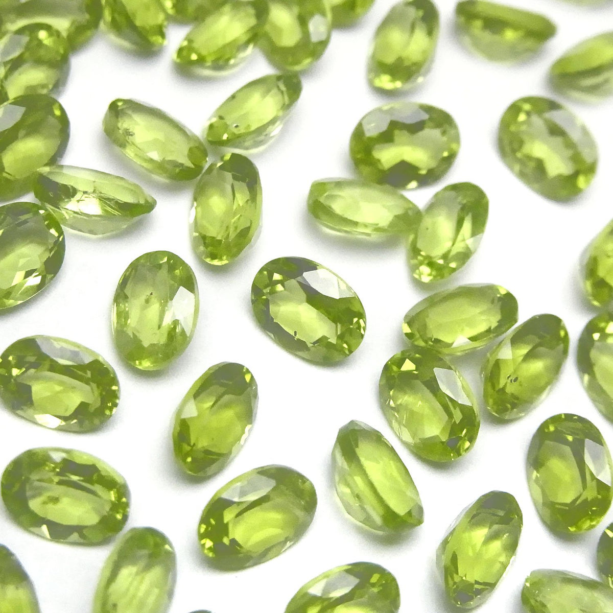 Hochwertiger Peridot AAA Lose Steine Oval facettiert 8x6mm 3Stk