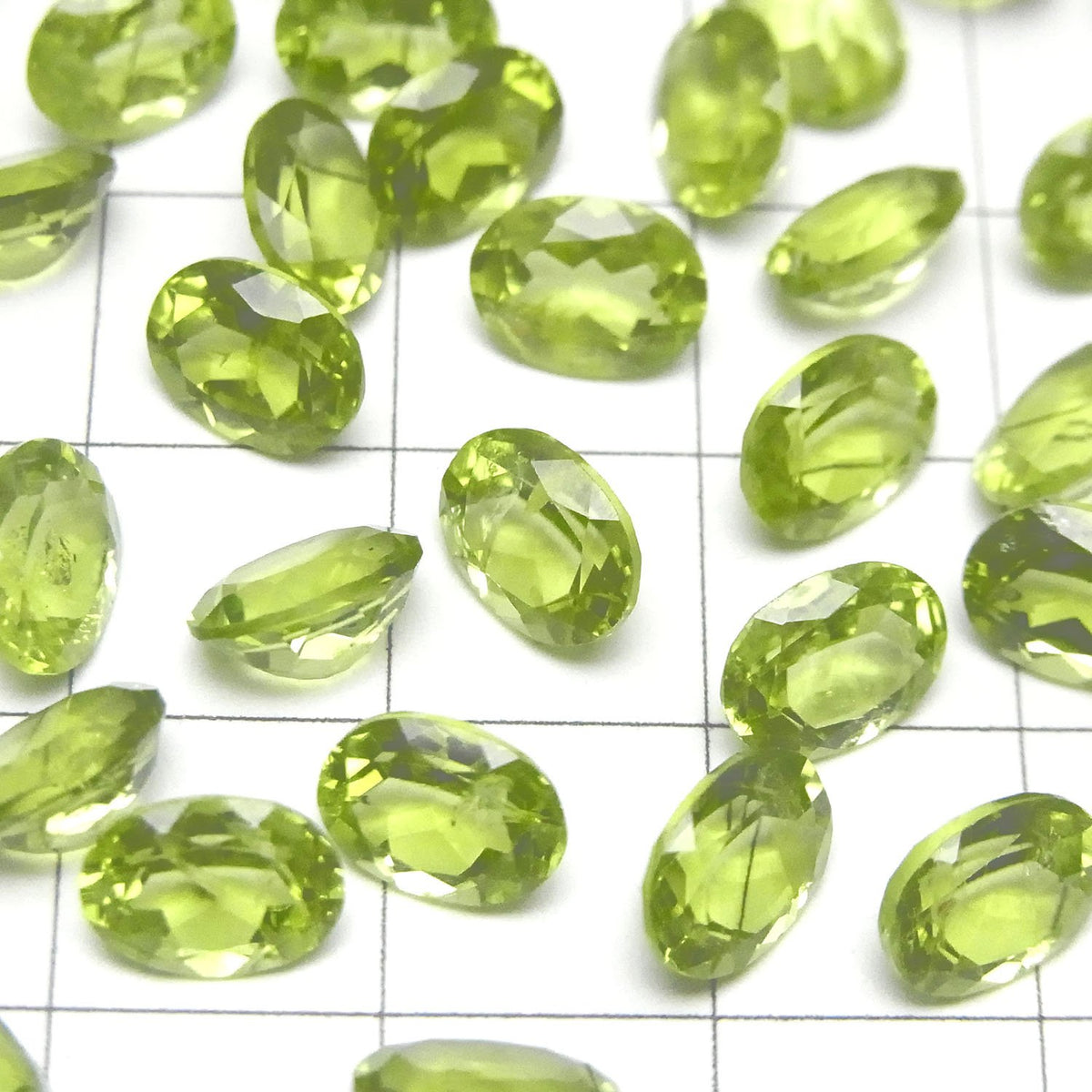 Hochwertiger Peridot AAA Lose Steine Oval facettiert 8x6mm 3Stk
