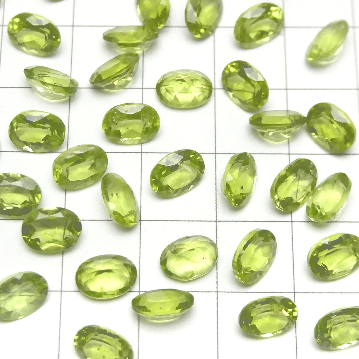 Hochwertiger Peridot AAA Lose Steine Oval facettiert 8x6mm 3Stk