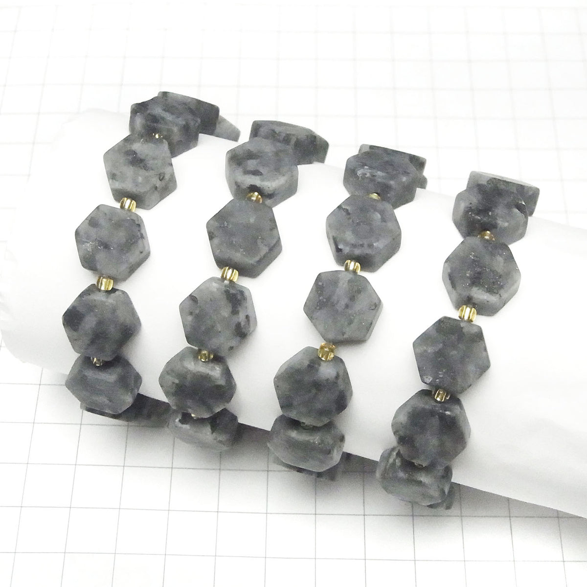 Bracelet en larvikite hexagonale 14x12mm