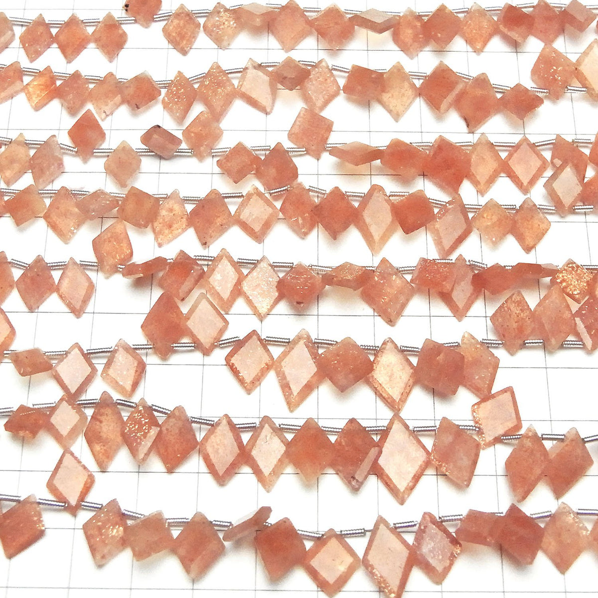 Pierre de Soleil de Haute Qualité AAA - Perles en forme de diamant, 1 fil (environ 7 pouces / 18 cm)