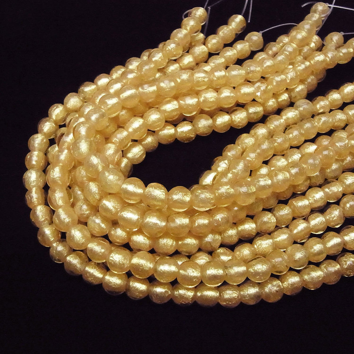 Perles en verre filé rondes 8mm [Poudre d'or x Transparent] 1 fil (env. 25cm)