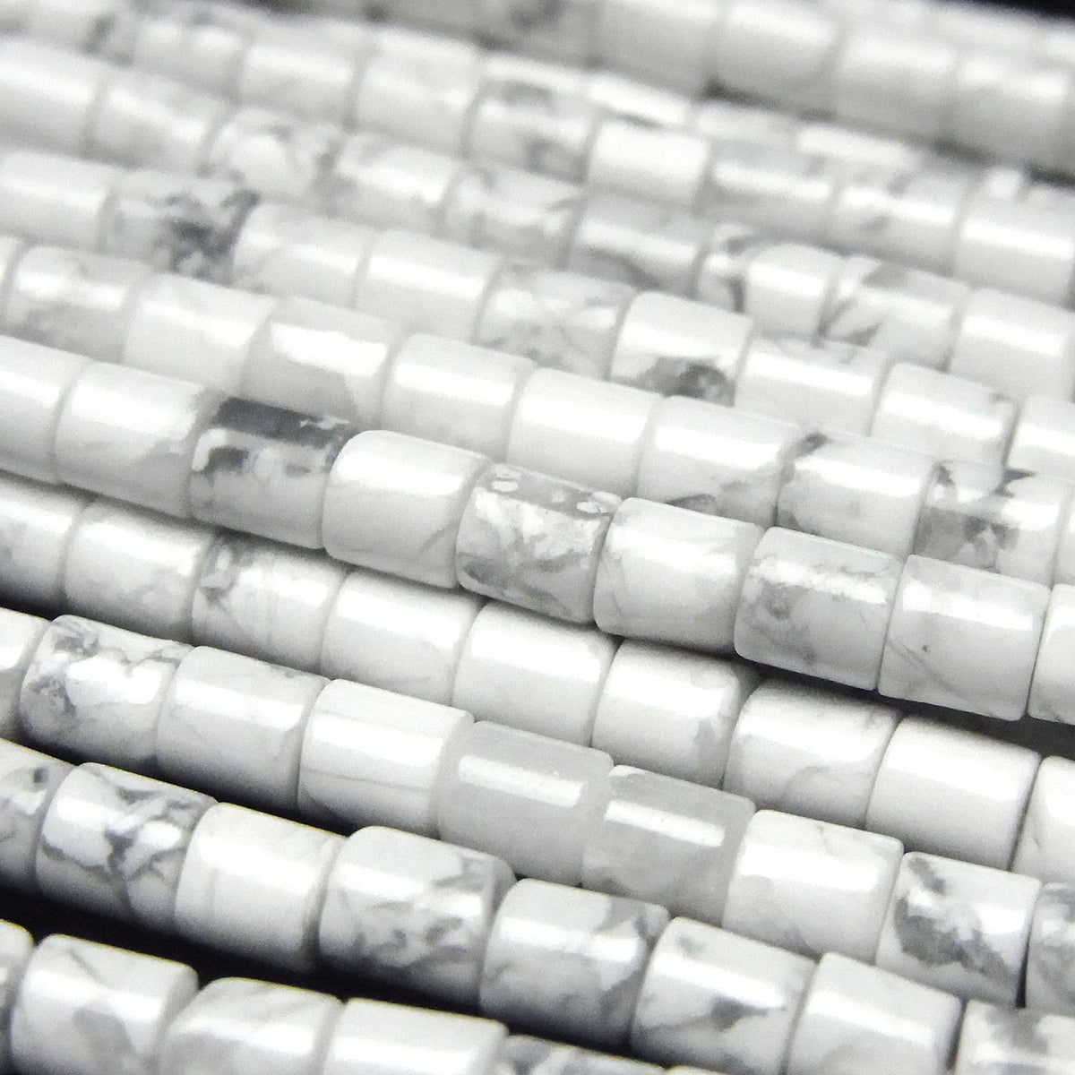 Howlite Magnésite Tube (Heishi) 4mm 1 fil perles (env. 15 pouces/37cm)