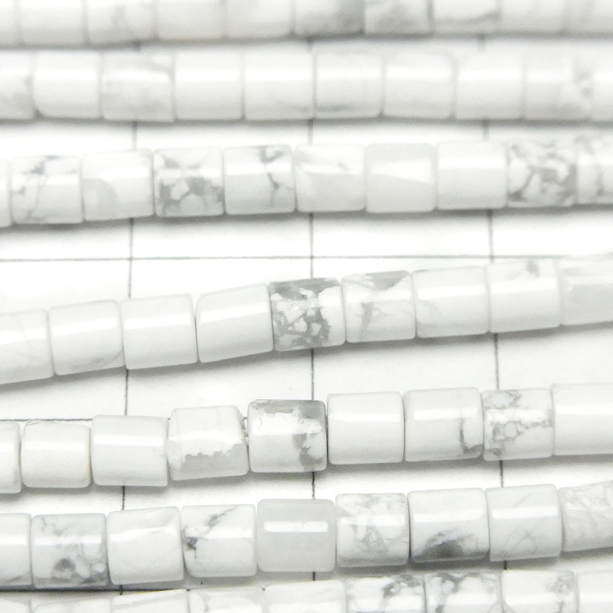 Howlite Magnésite Tube (Heishi) 4mm 1 fil perles (env. 15 pouces/37cm)