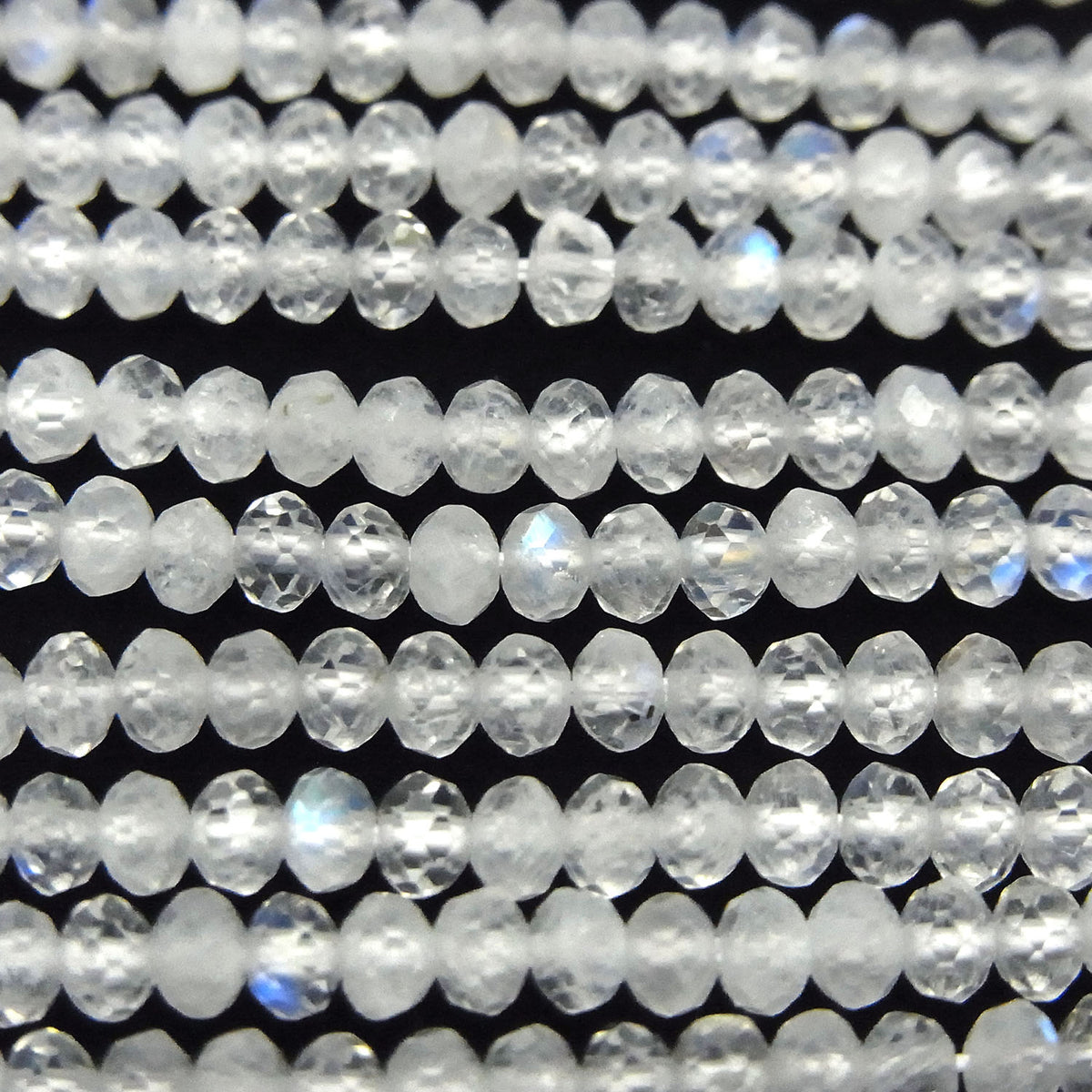 Pierre de lune arc-en-ciel de haute qualité AA++ Facettes Bouton Rondelle 3x3x2mm 1 fil de perles (environ 15 pouces / 37cm)