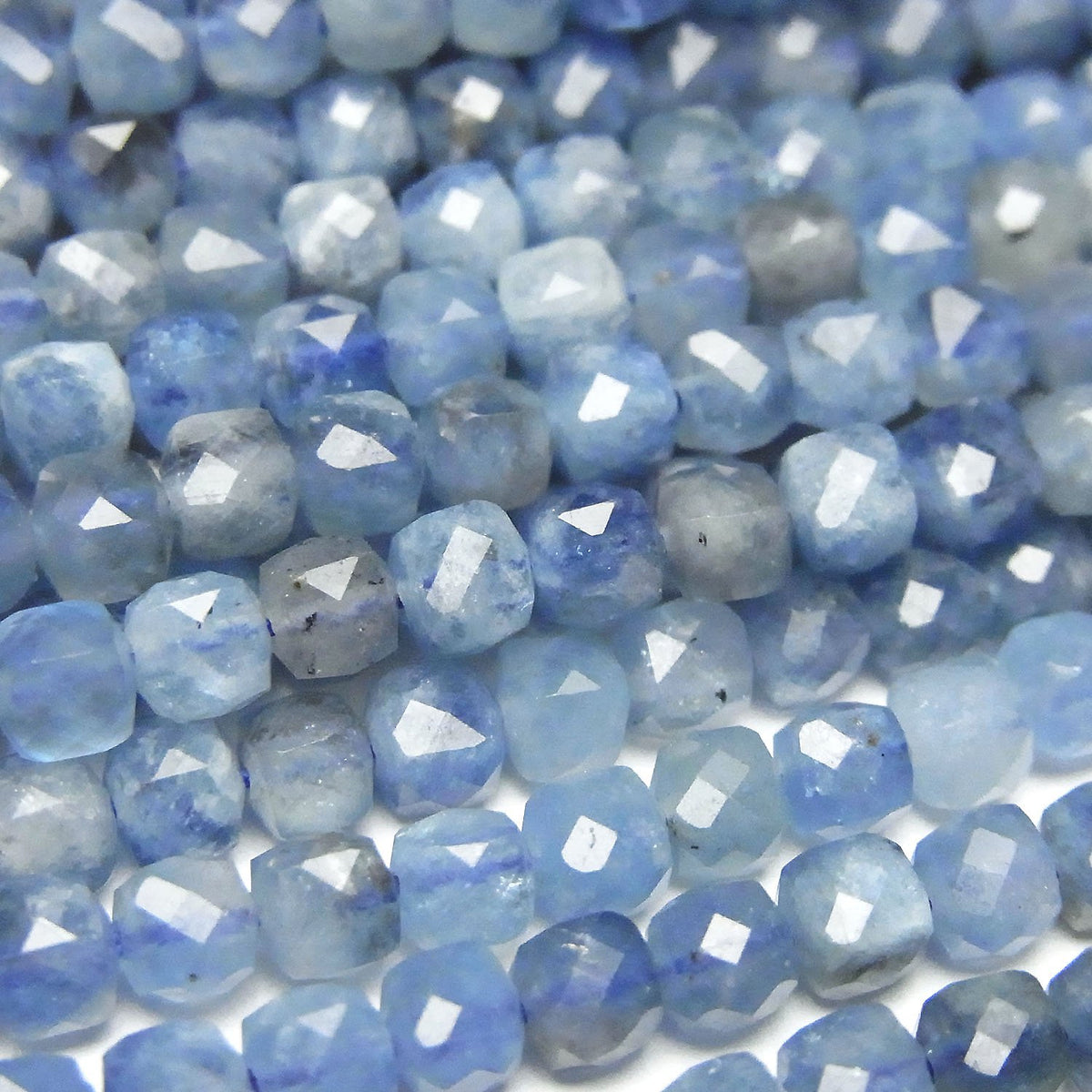 高品質！深藍海藍寶 AA+ 方塊形 4x4x4mm 半串或 1 串珠子 (約 15 英寸/36 公分)