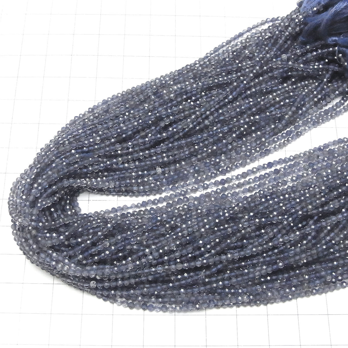 Hohe Qualität! Iolith AAA Facettiert Rund 2.5mm 1strang Perlen (ca. 13 Zoll / 32 cm)