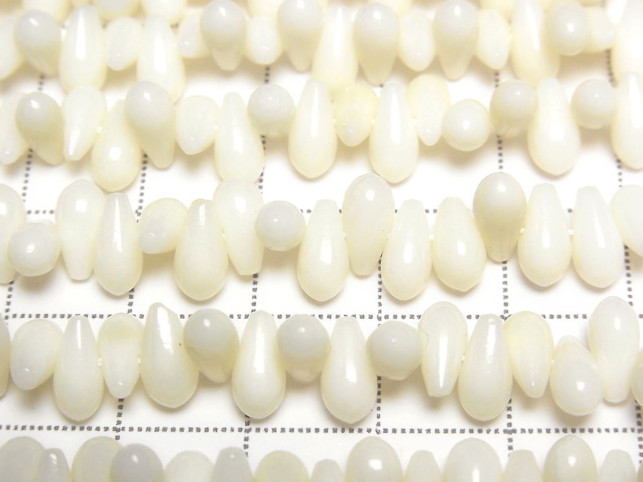 White Coral Drop (Smooth) 7x4x4mm 1strand beads (aprx.15inch/38cm)