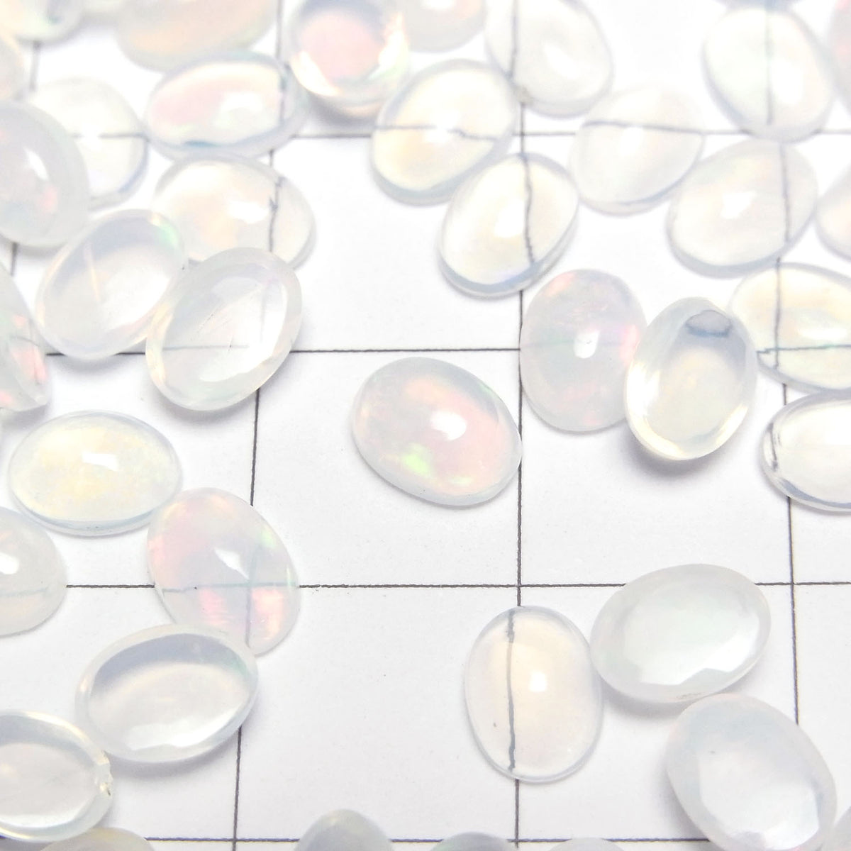Hochwertiger Äthiopischer Opal AAA Oval Cabochon 7x5mm 3 Stück