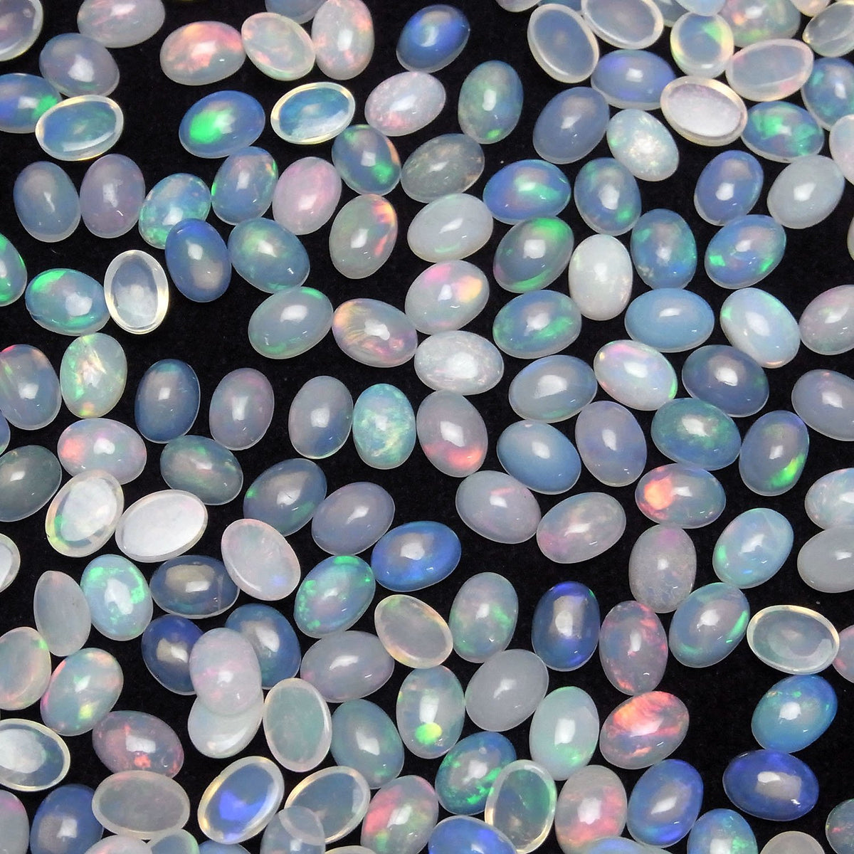 Hochwertiger Äthiopischer Opal AAA Oval Cabochon 7x5mm 3 Stück