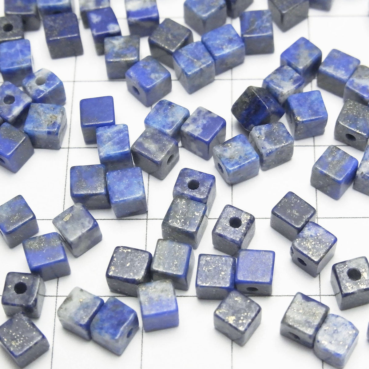 Lapis-lazuli AA+ cube 4x4x4mm [Trou percé à moitié] 4 pièces
