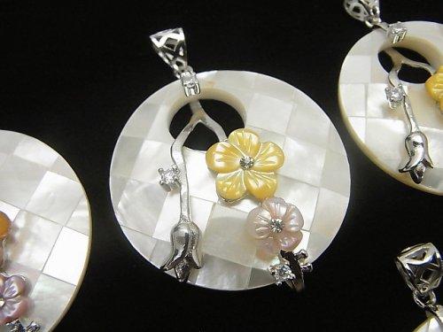 Mosaic Shell with flowers Coin Pendant White Shell 1pc