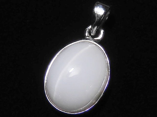 [Video] [One of a kind] High Quality White Cat's-eye Quartz AAA Pendant Silver925 NO.50